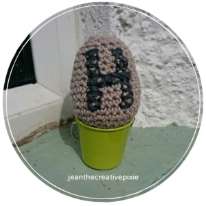 H crochet egg